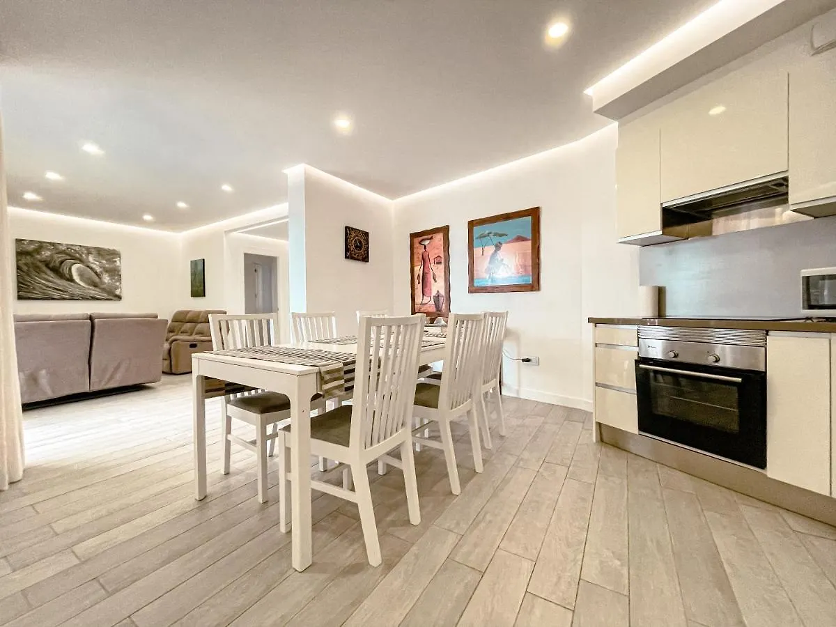 3-Bed Flat, Ocean Garden, Heated Pool Parking